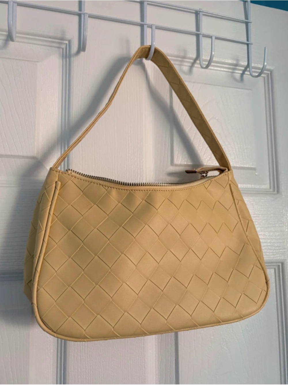 Woven Shoulder Bag in Light Yellow